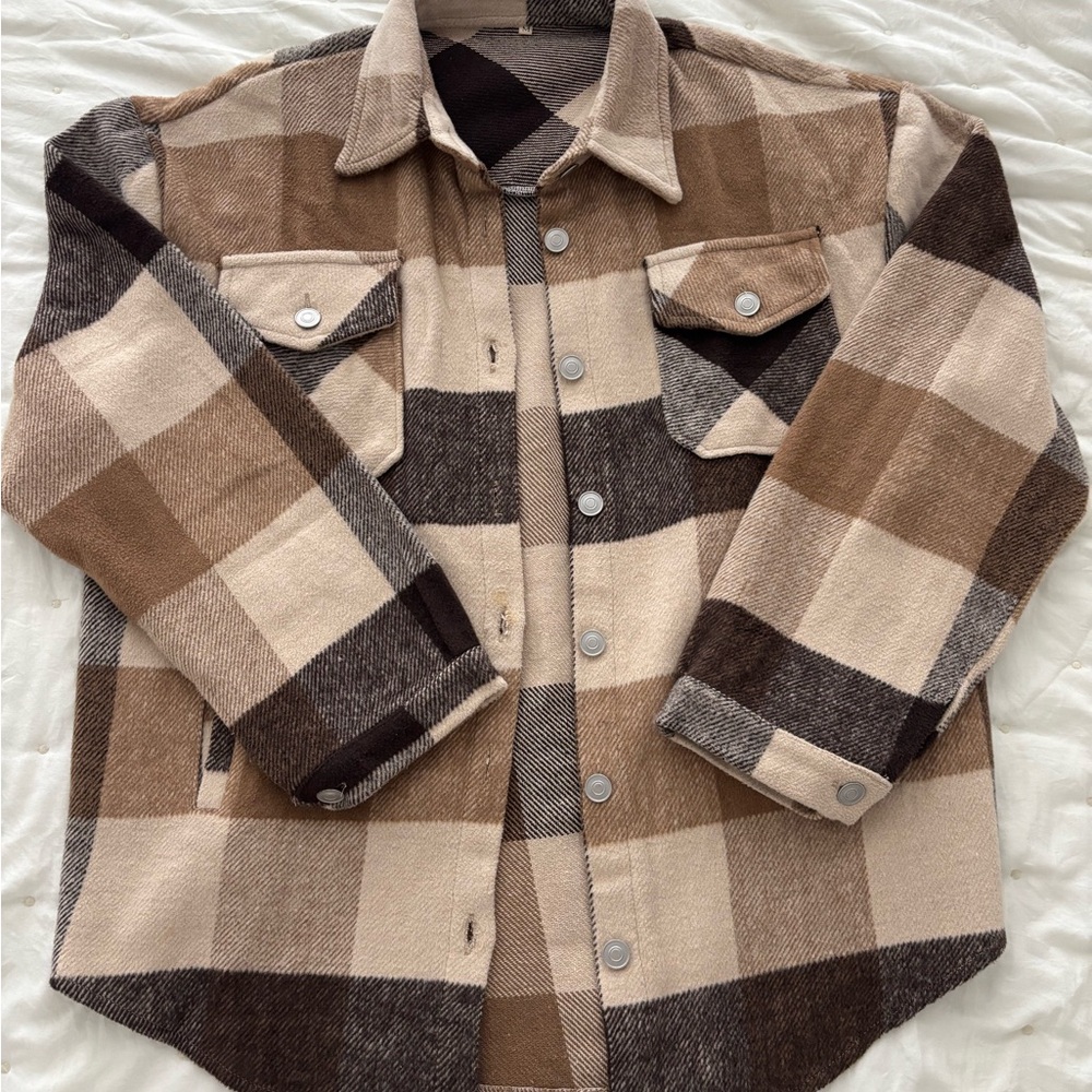 Oversized Plaid Flannel Shacket Size M,Plaid Button-Up Jacket in Brown and Cream